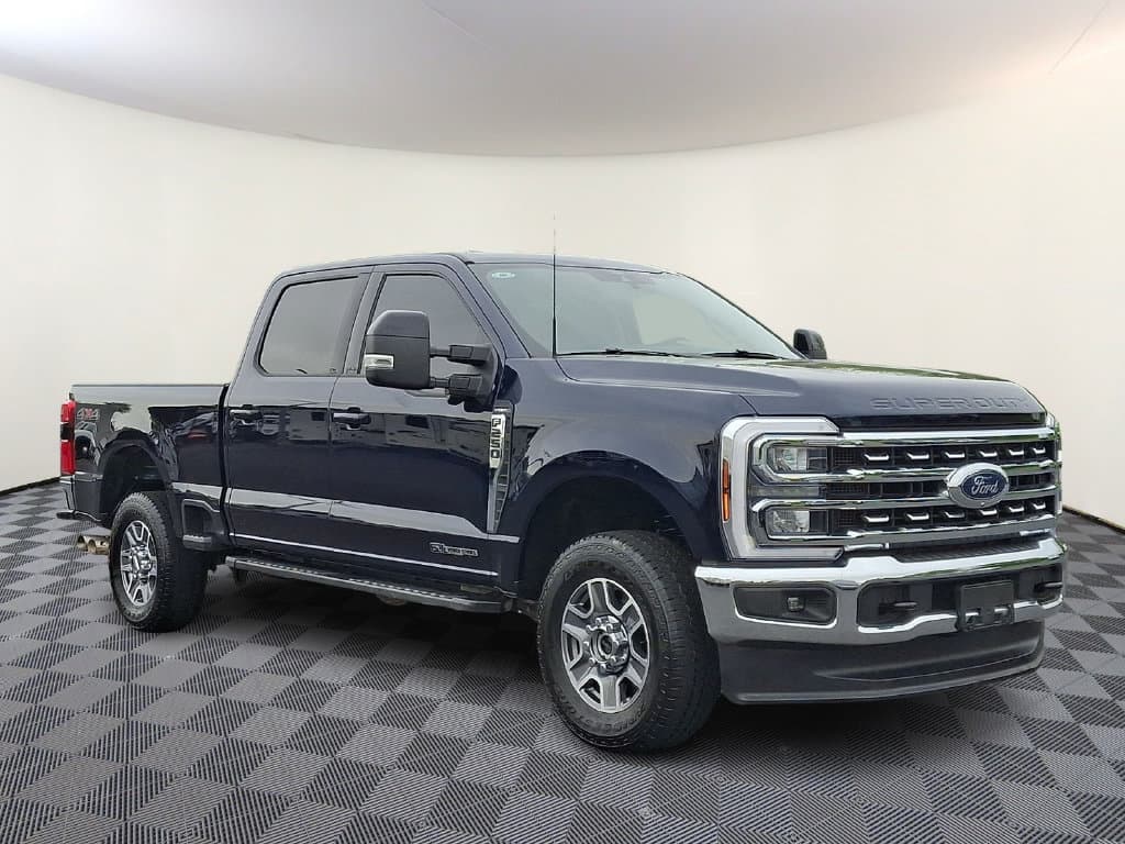 2024 Ford Super Duty F-250 SRW LARIAT — photo 1 of 31