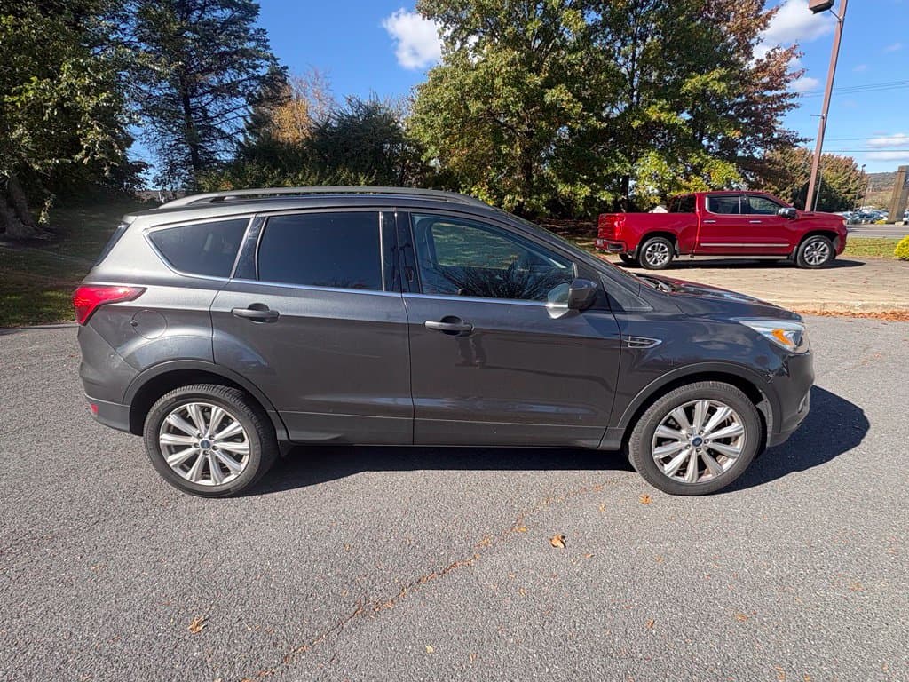 2019 Ford Escape SEL — photo 1 of 4