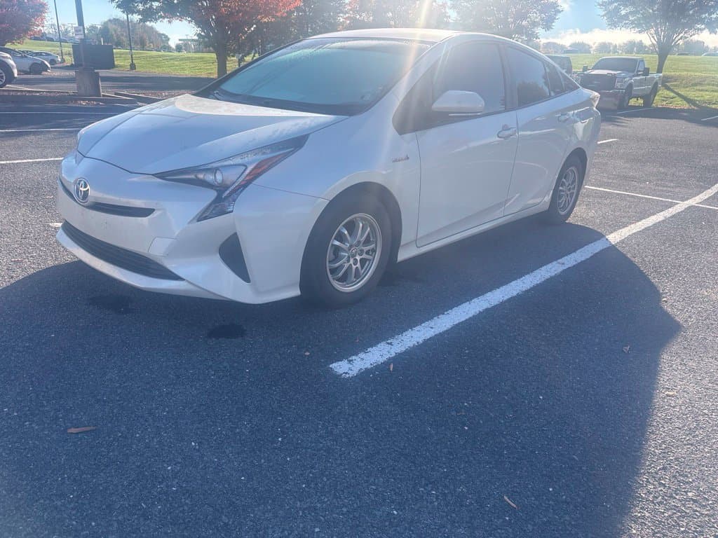 2016 Toyota Prius Two — photo 1 of 4