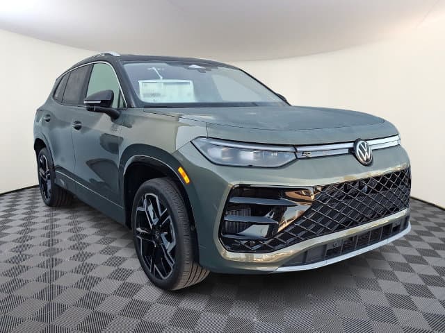 2027 Volkswagen Tiguan SEL R-Line Turbo — photo 1 of 4