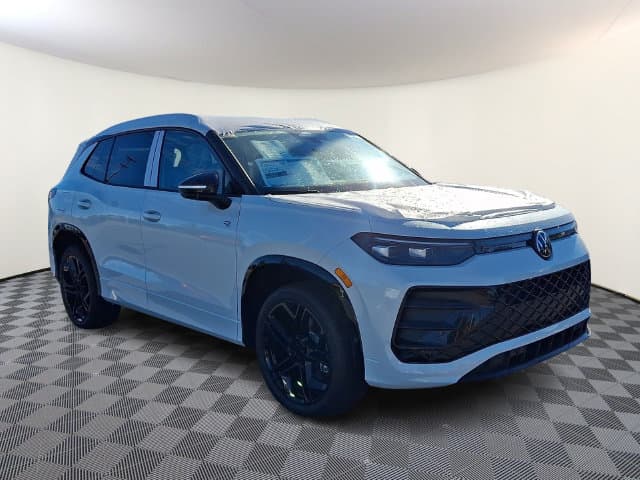 2026 Volkswagen Tiguan SE R-Line Black — photo 1 of 4