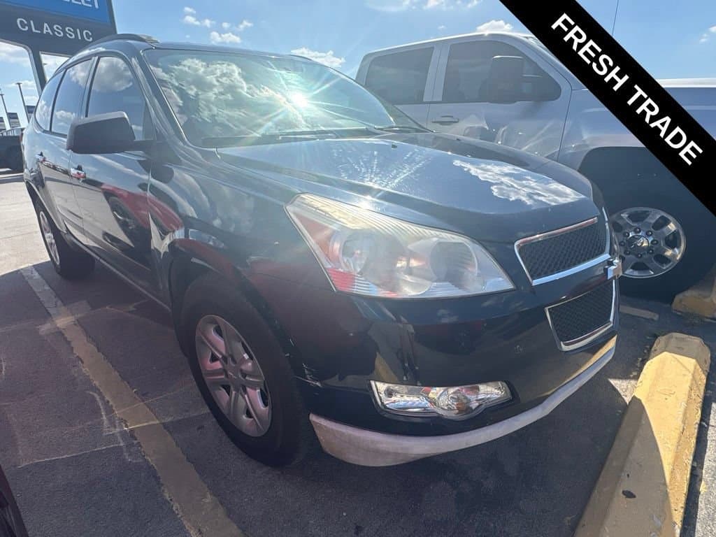 2012 Chevrolet Traverse LS — photo 1 of 10