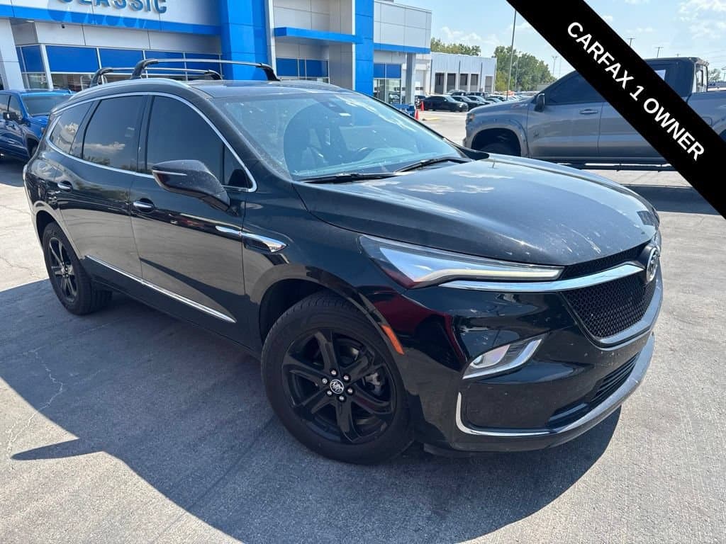 2023 Buick Enclave Essence — photo 1 of 10