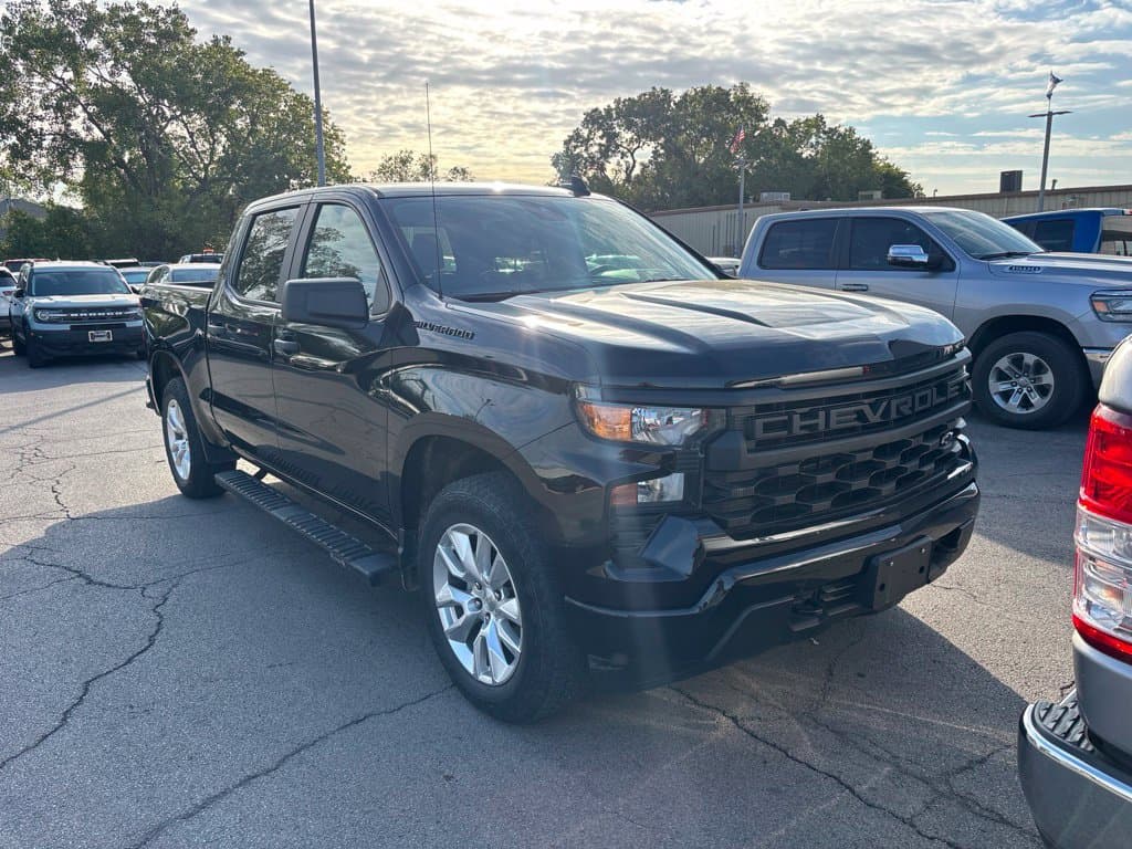 2023 Chevrolet Silverado 1500 Custom — photo 1 of 14