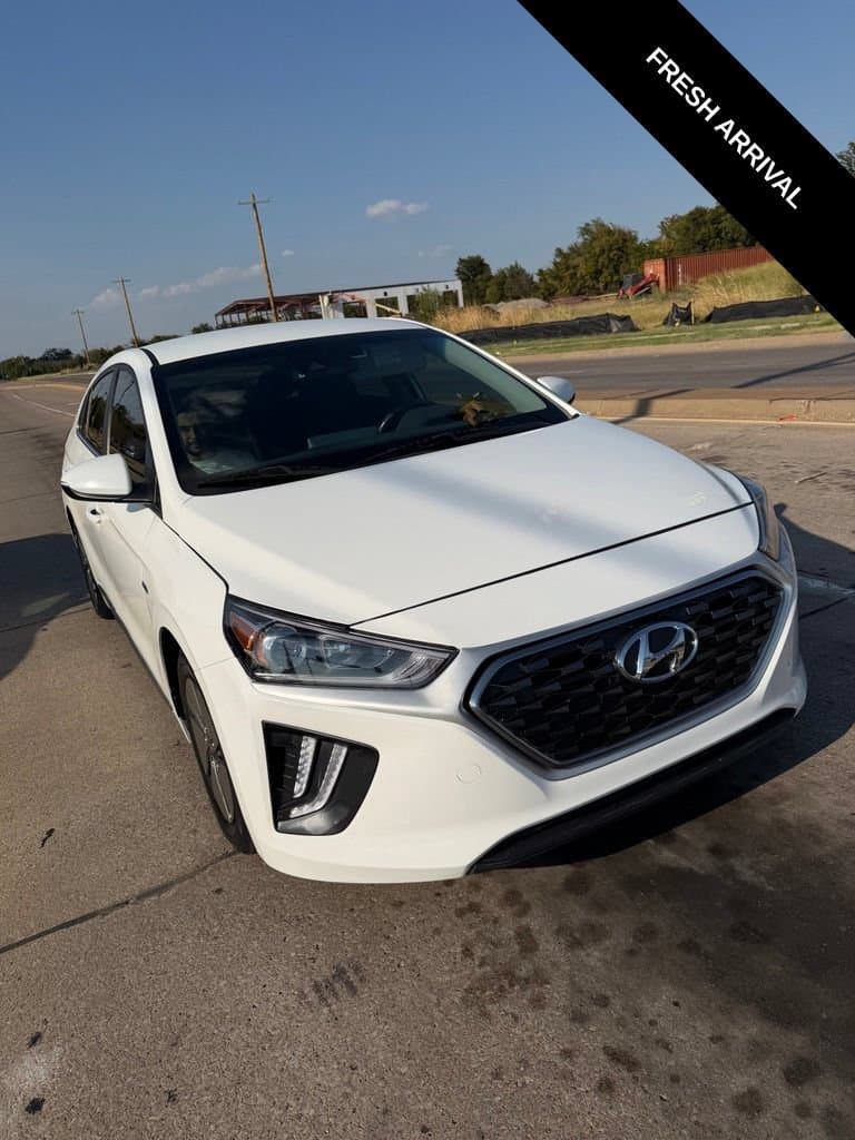 2020 Hyundai Ioniq Hybrid SE — photo 1 of 7