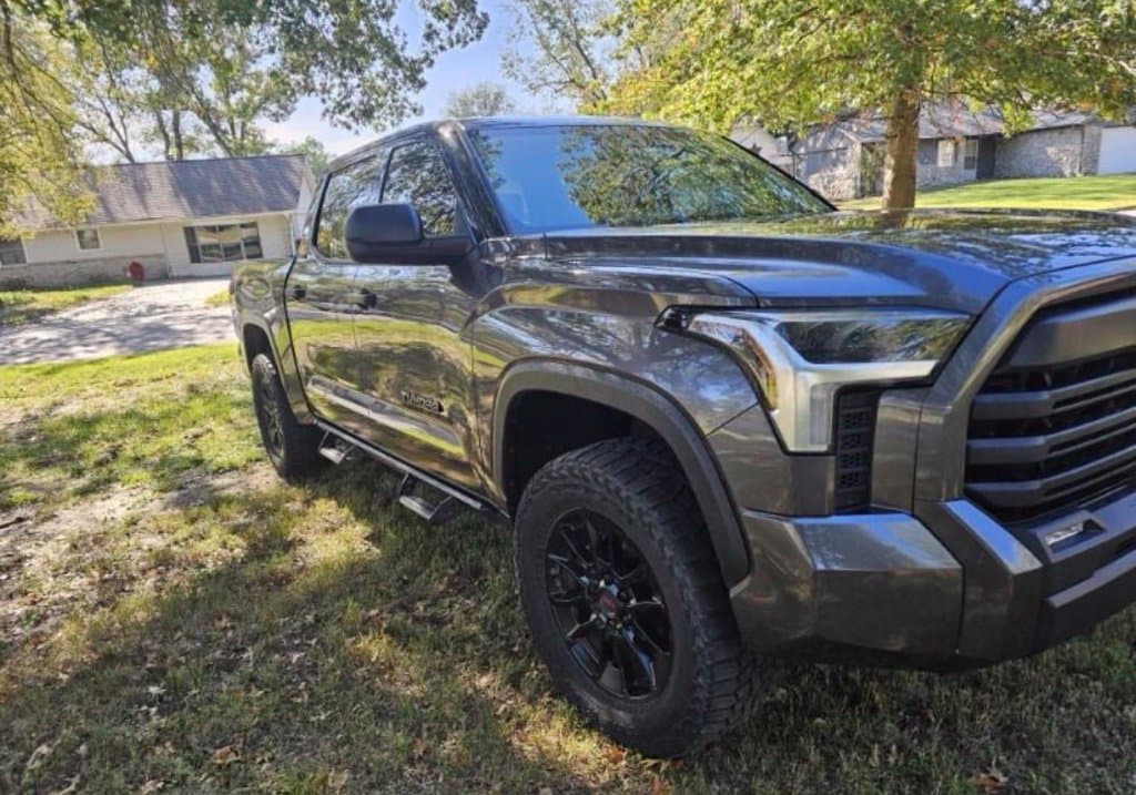 2022 Toyota Tundra 4WD SR5 — photo 1 of 34