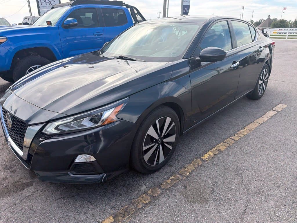2022 Nissan Altima 2.5 SV — photo 1 of 9