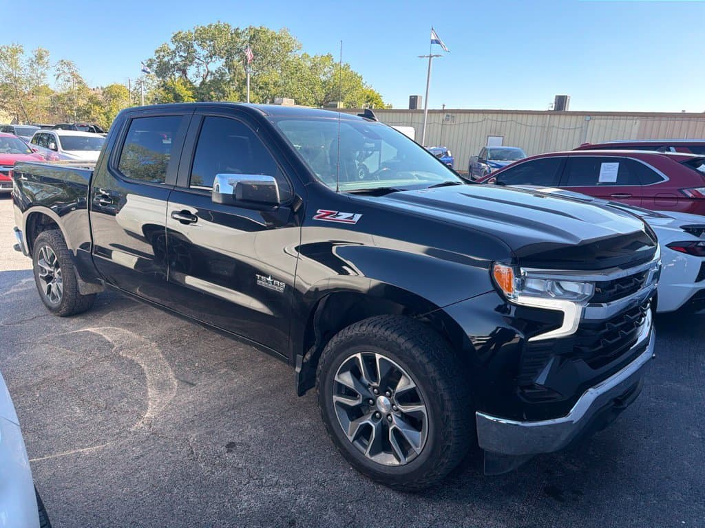 2023 Chevrolet Silverado 1500 LT — photo 1 of 10