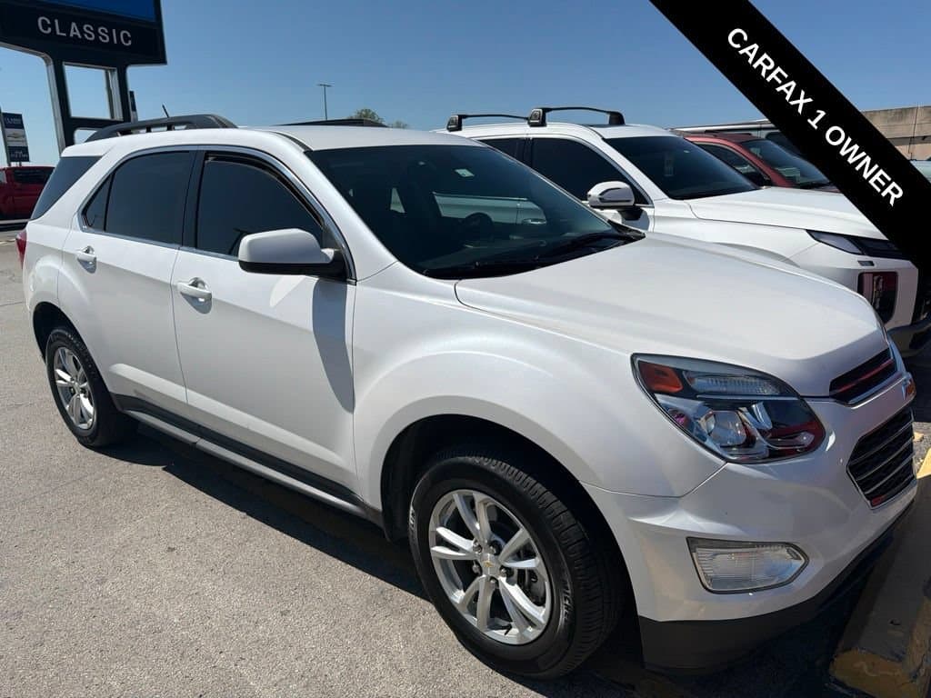 2017 Chevrolet Equinox LT — photo 1 of 10