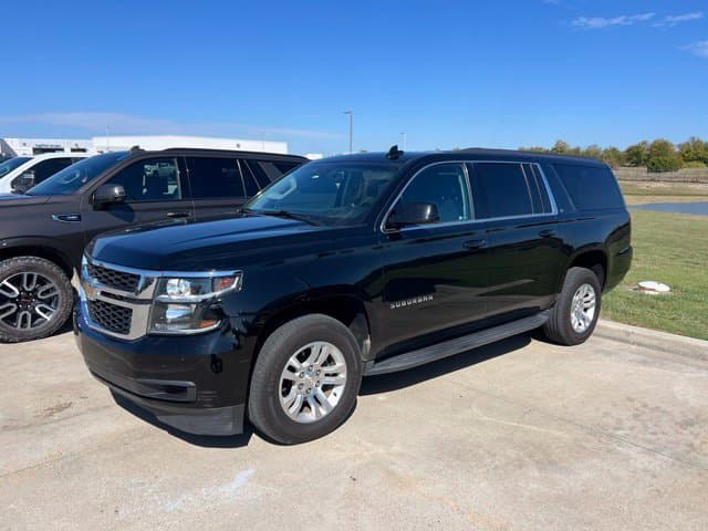 2018 Chevrolet Suburban LT — photo 1 of 10