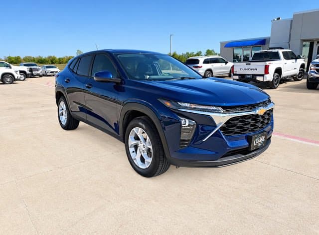 2024 Chevrolet Trax LS — photo 1 of 16
