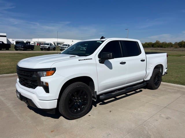 2025 Chevrolet Silverado 1500 Custom — photo 1 of 10