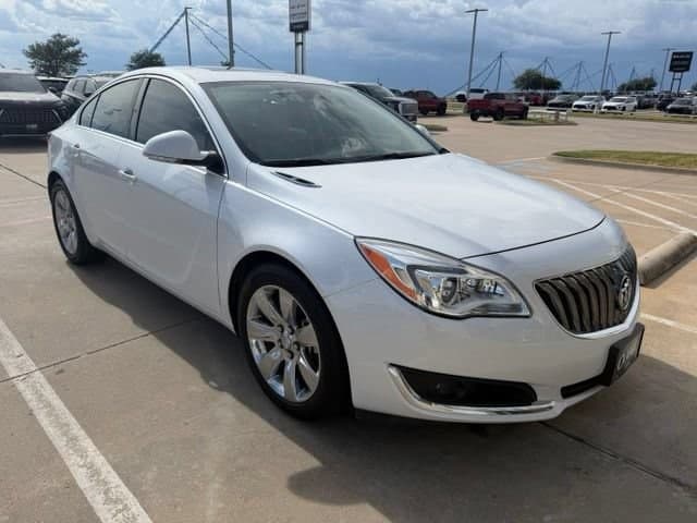 2016 Buick Regal Premium II — photo 1 of 17