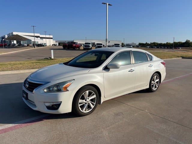 2015 Nissan Altima 2.5 SV — photo 1 of 10