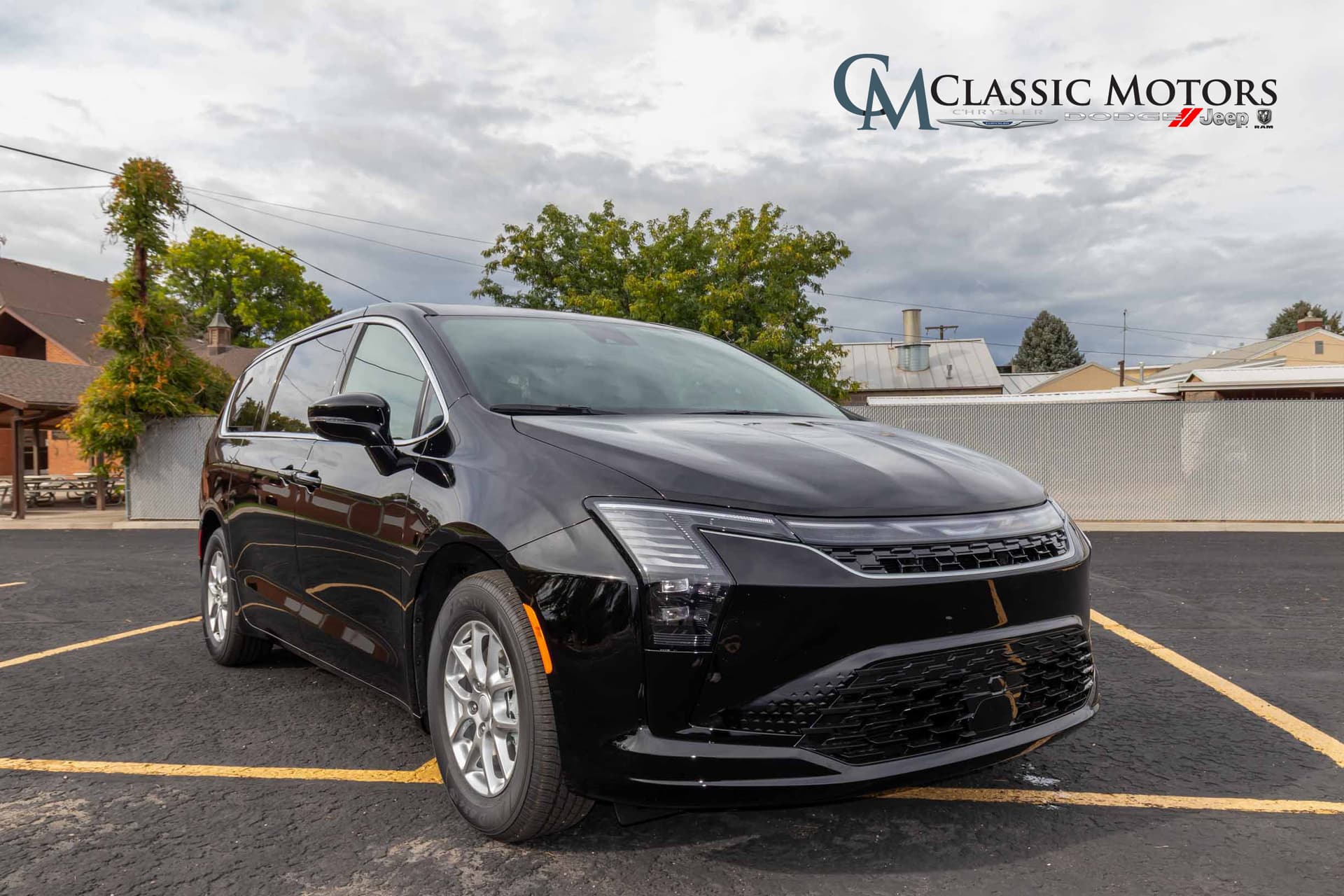 2027 Chrysler Pacifica Select — photo 1 of 47