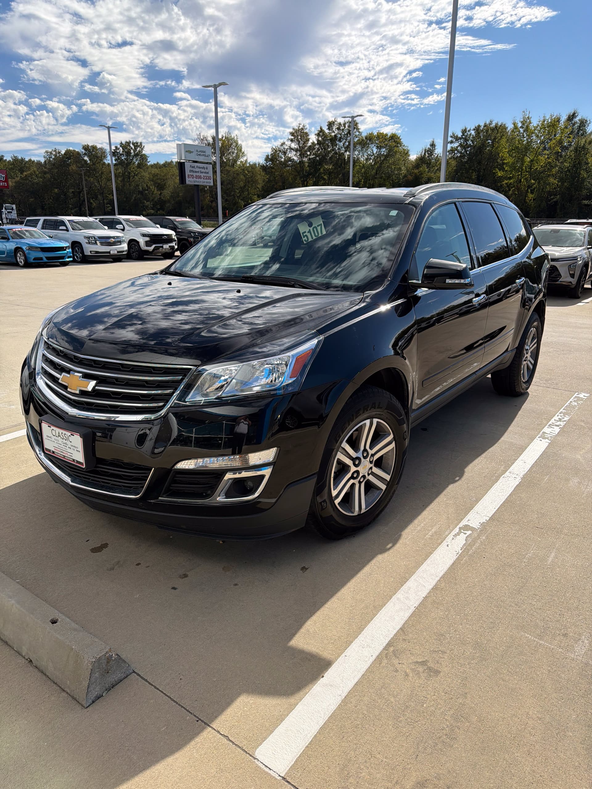 2017 Chevrolet Traverse 2LT — photo 1 of 4