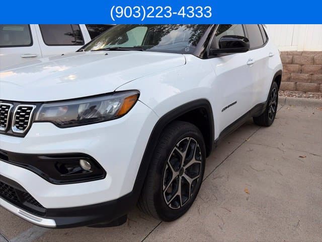2025 Jeep Compass Limited — photo 1 of 13