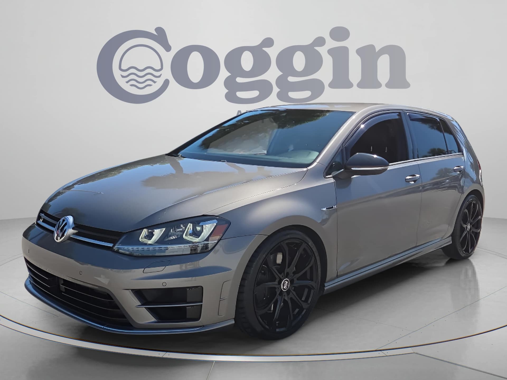 2017 Volkswagen Golf R Base — photo 1 of 39