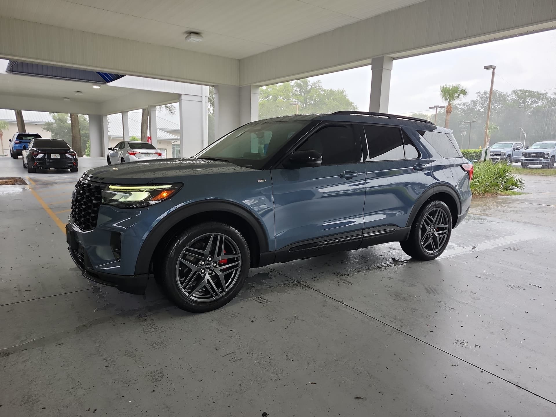 2025 Ford Explorer ST-Line — photo 1 of 35