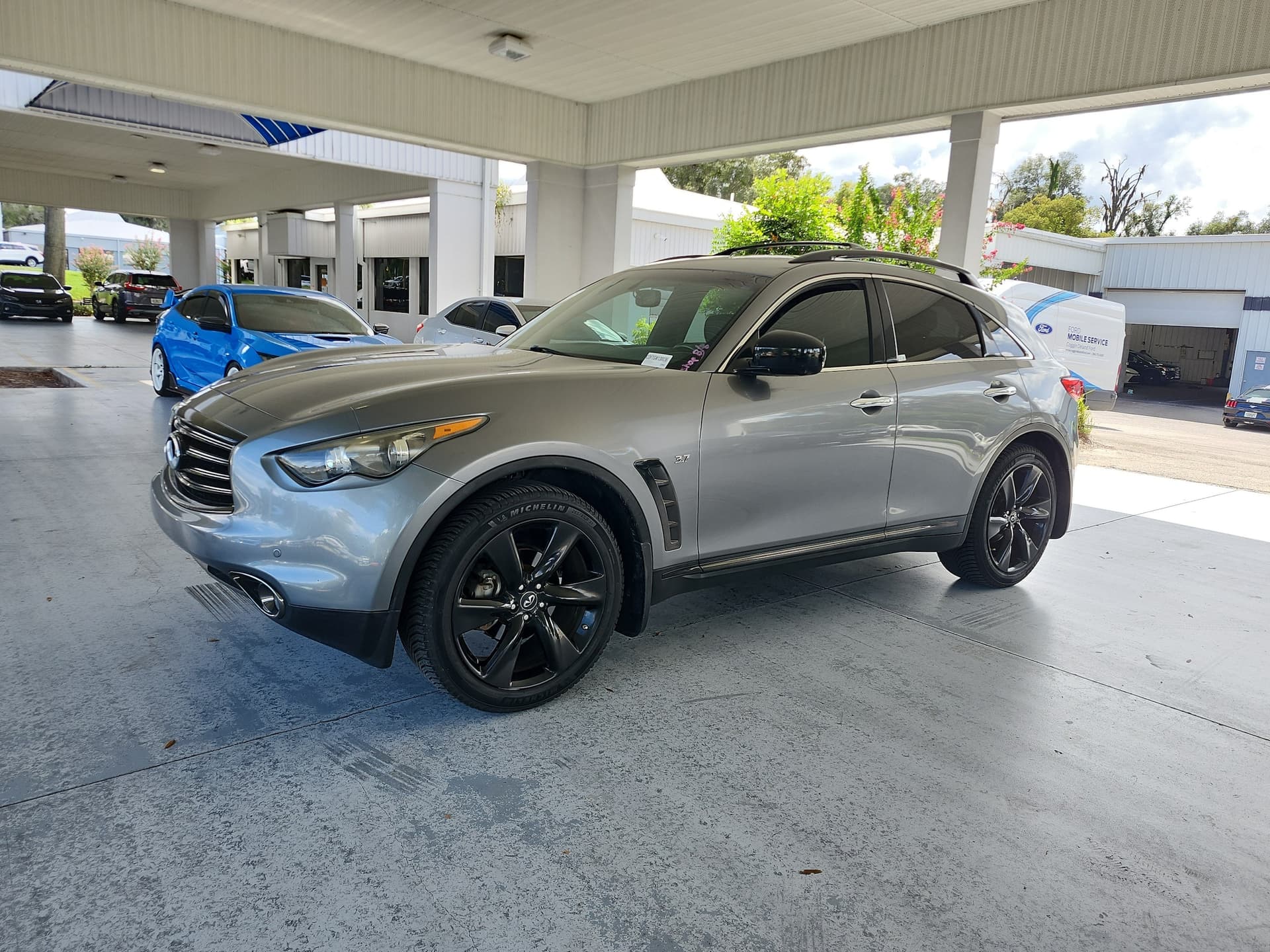 2016 INFINITI QX70 Base — photo 1 of 31