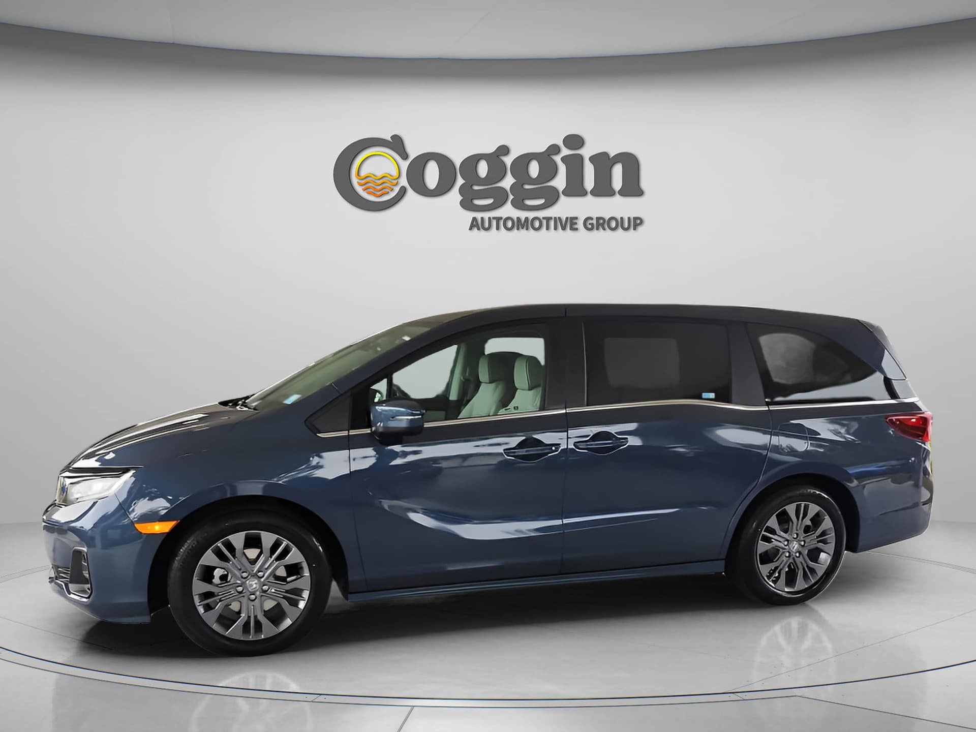 2026 Honda Odyssey Touring — photo 1 of 34