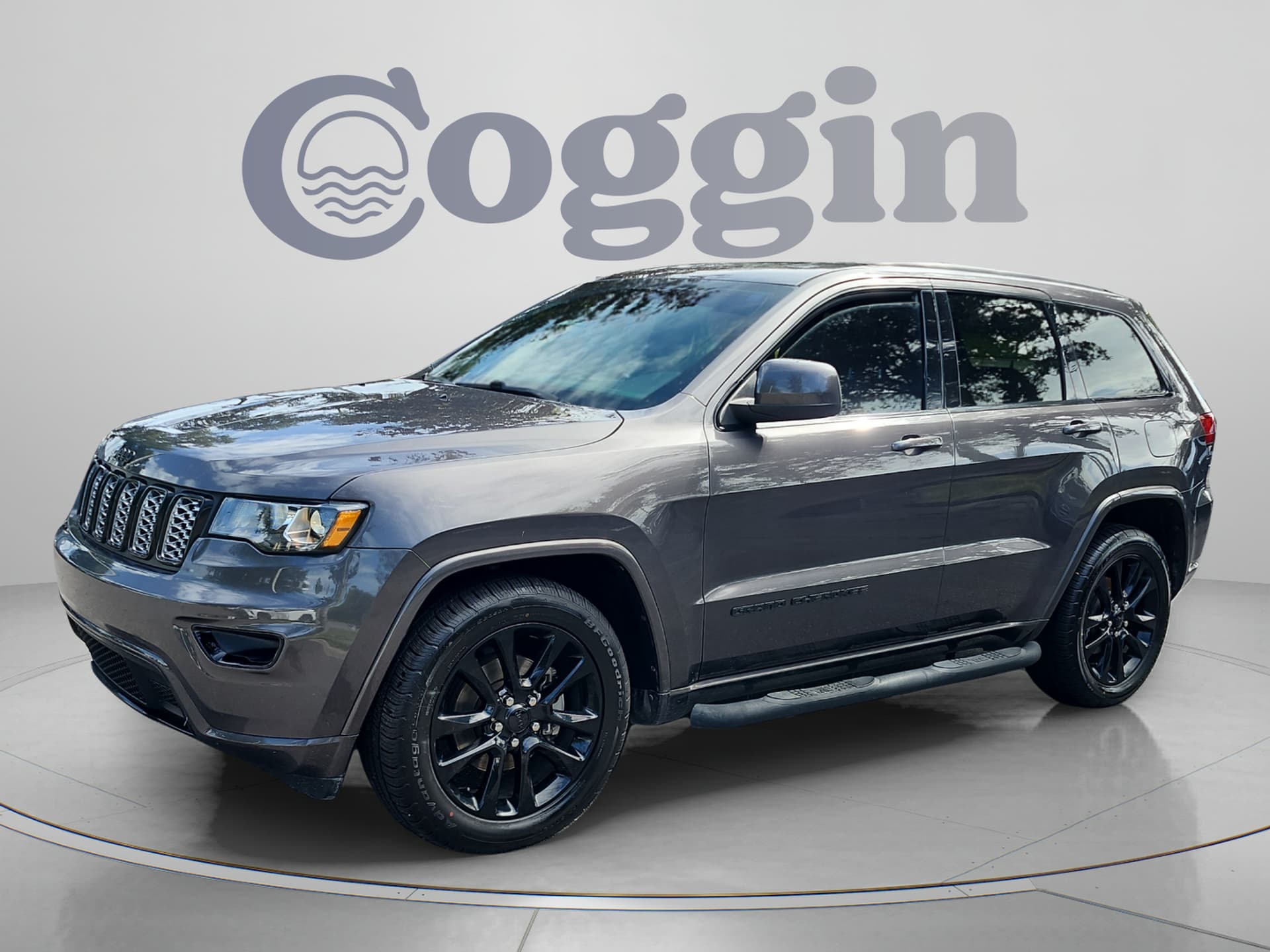 2020 Jeep Grand Cherokee Altitude — photo 1 of 33