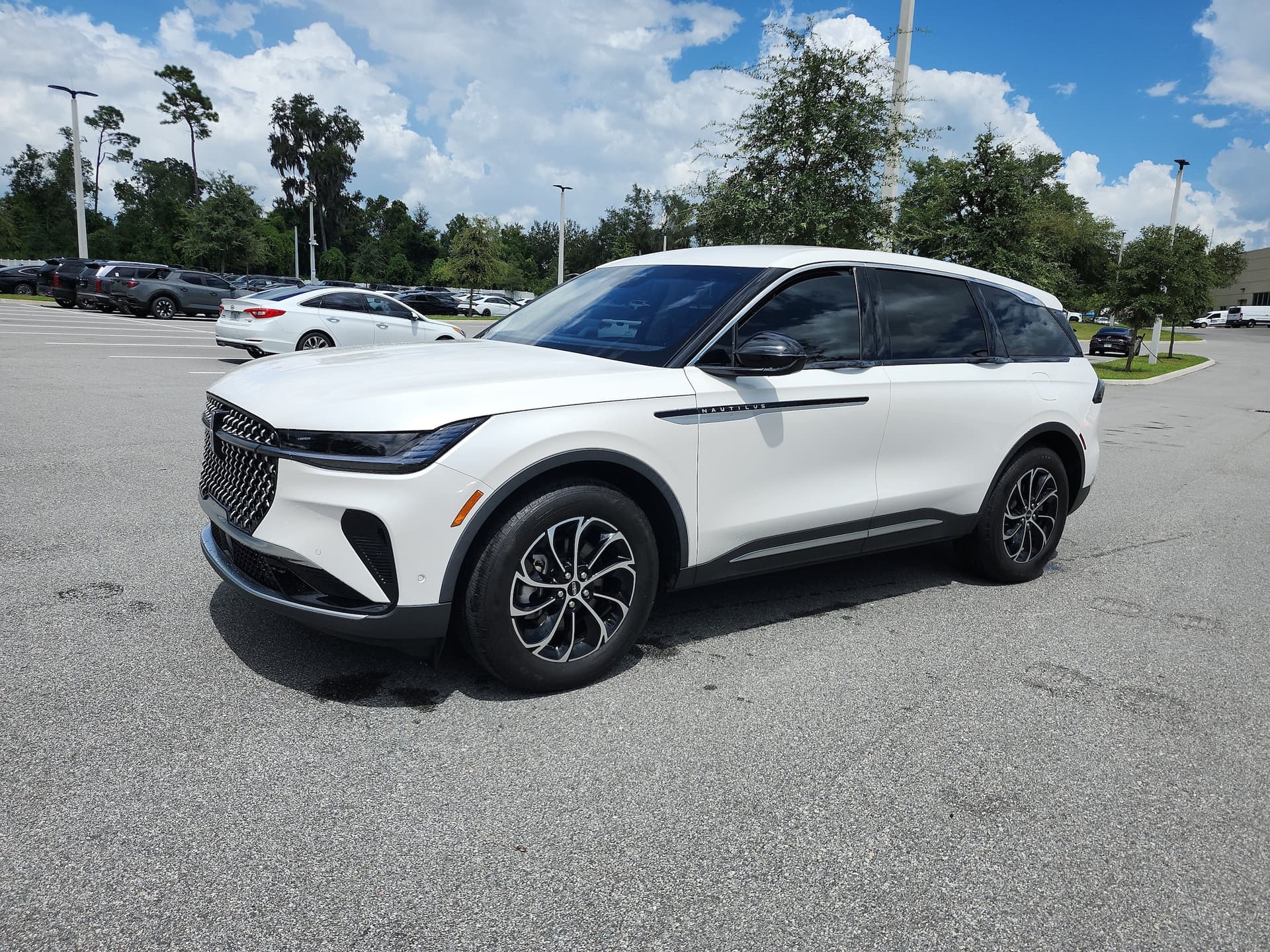 2024 Lincoln Nautilus Premiere — photo 1 of 32
