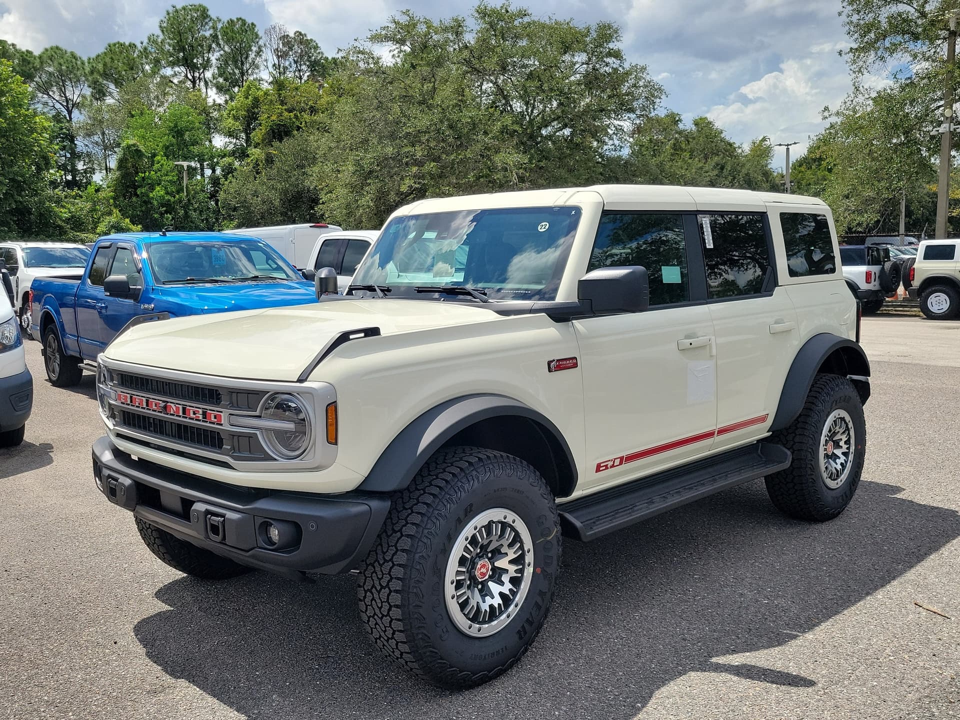 2026 Ford Bronco Outer Banks — photo 1 of 61