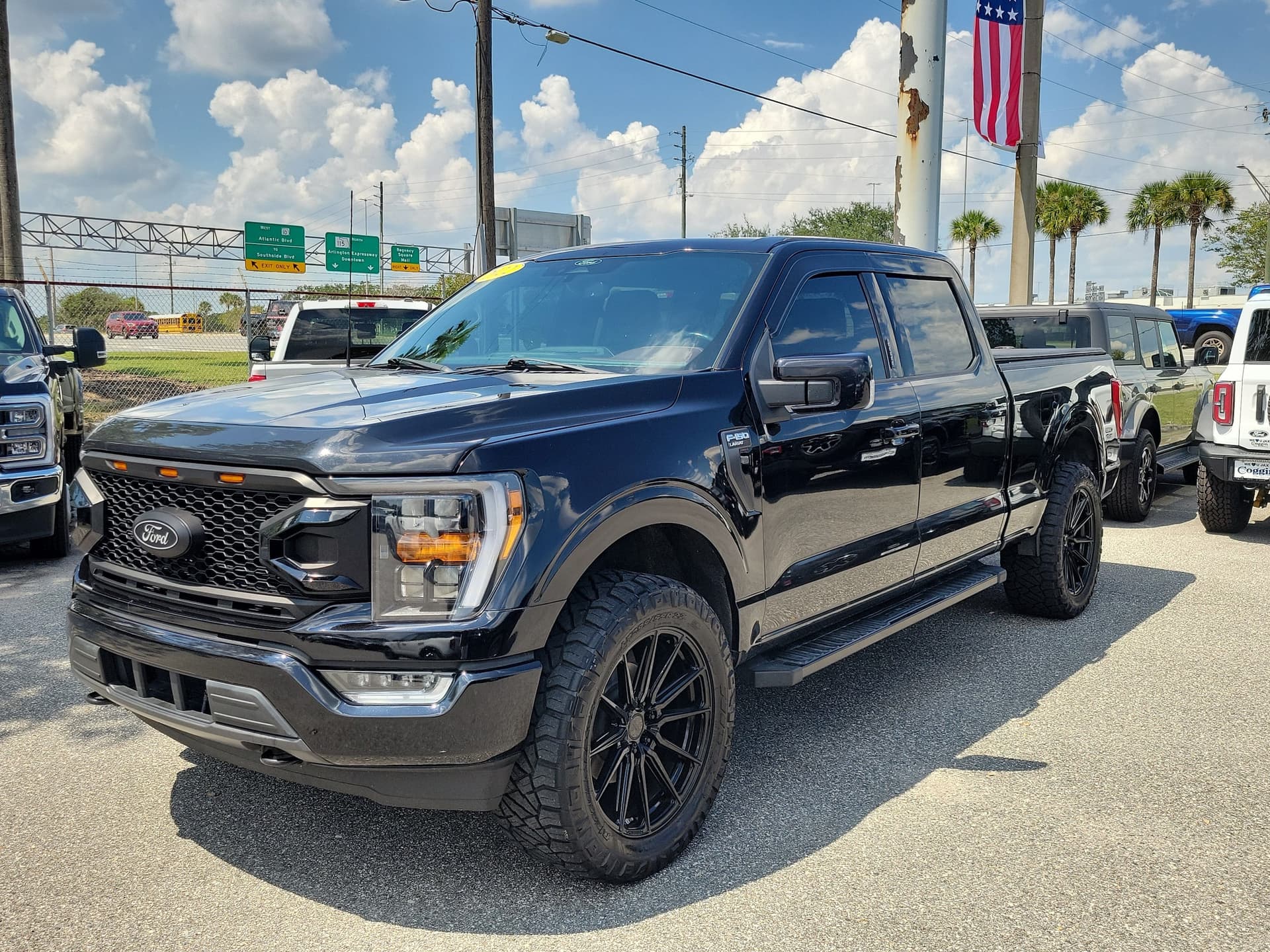 2022 Ford F-150 LARIAT — photo 1 of 32