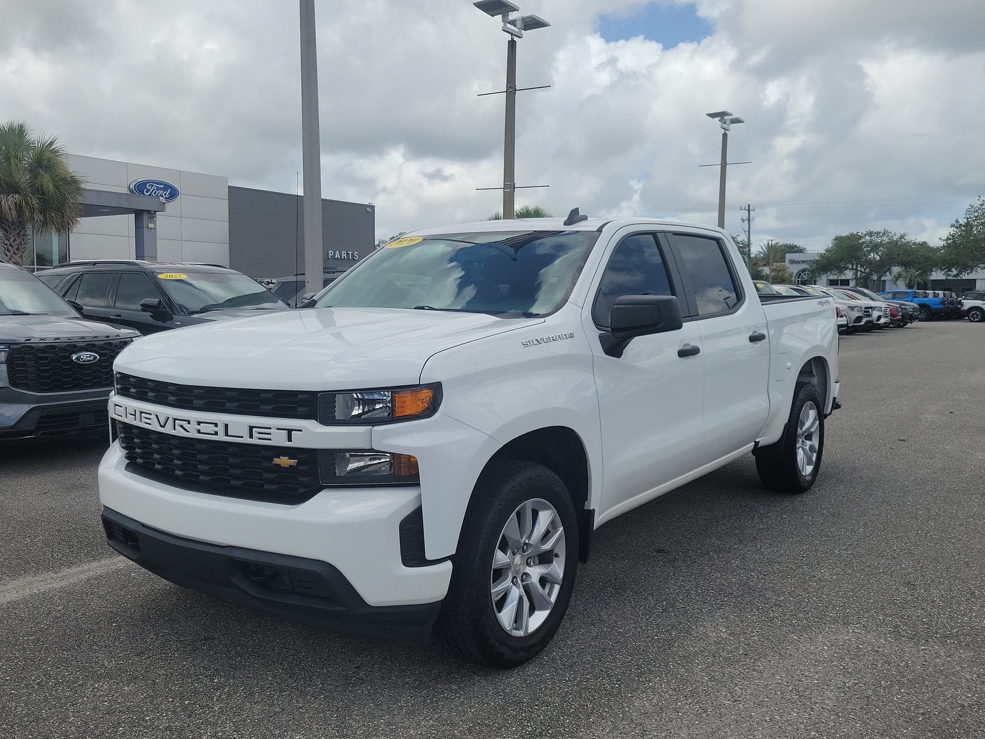2020 Chevrolet Silverado 1500 Custom — photo 1 of 31
