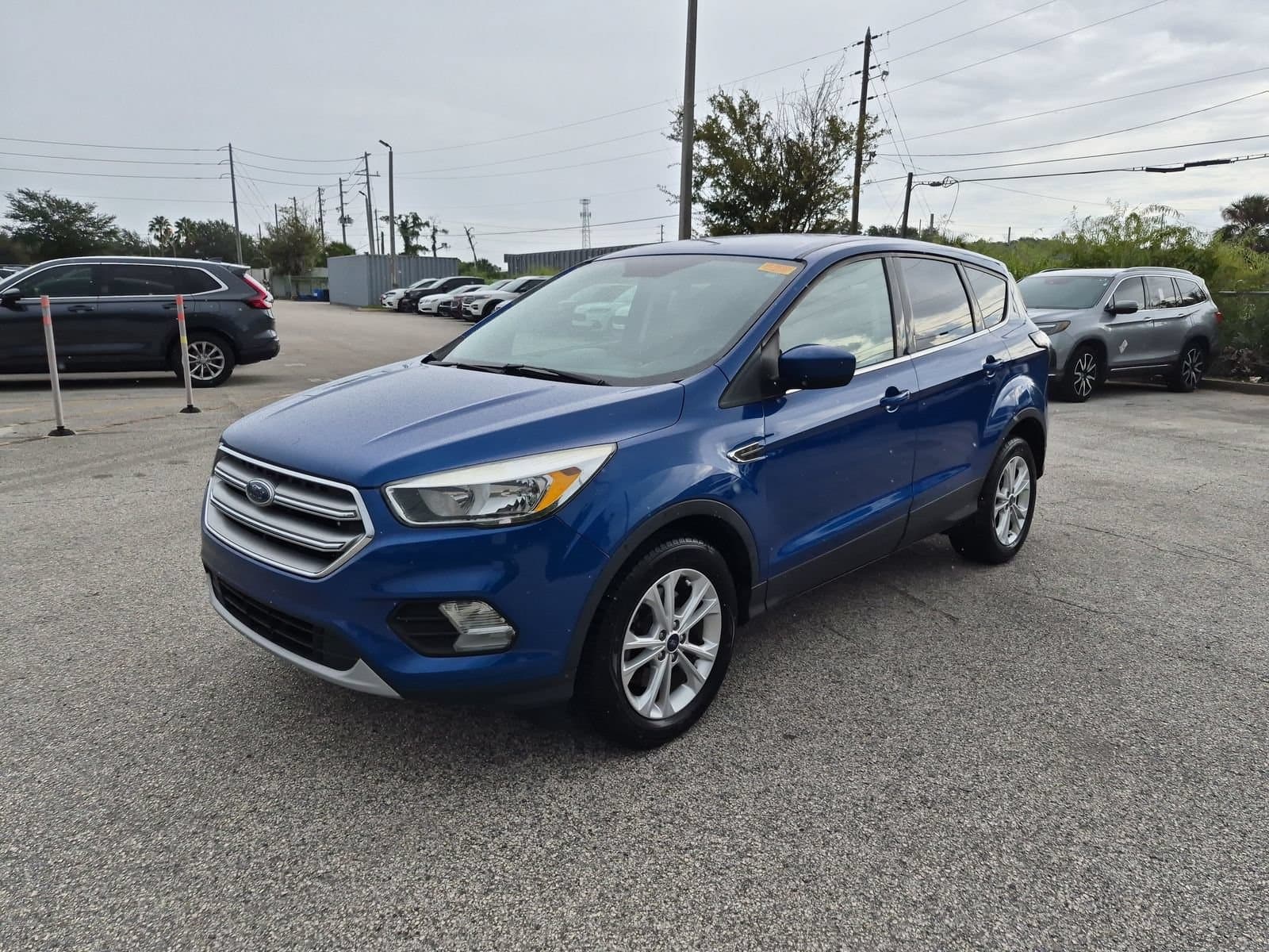 2017 Ford Escape SE — photo 1 of 31