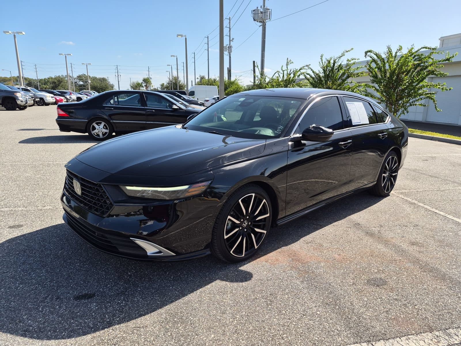 2024 Honda Accord Hybrid Touring — photo 1 of 36
