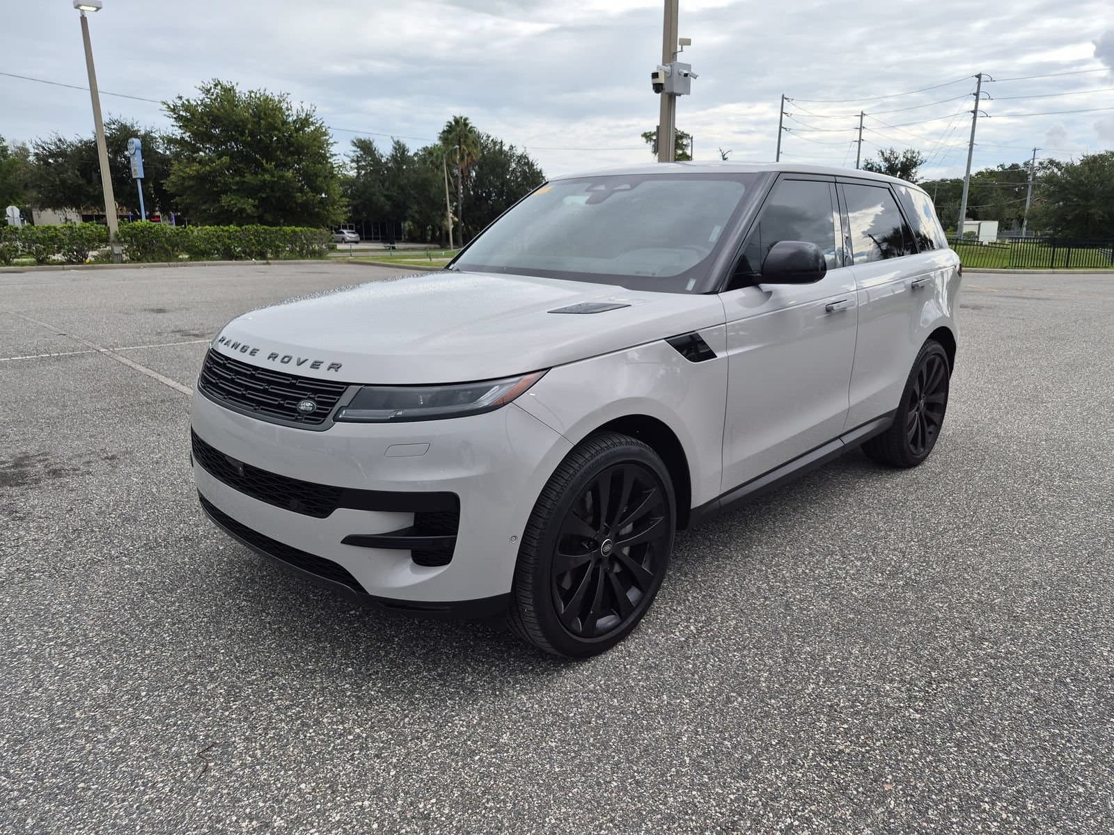 2025 Land Rover Range Rover Sport SE — photo 1 of 33