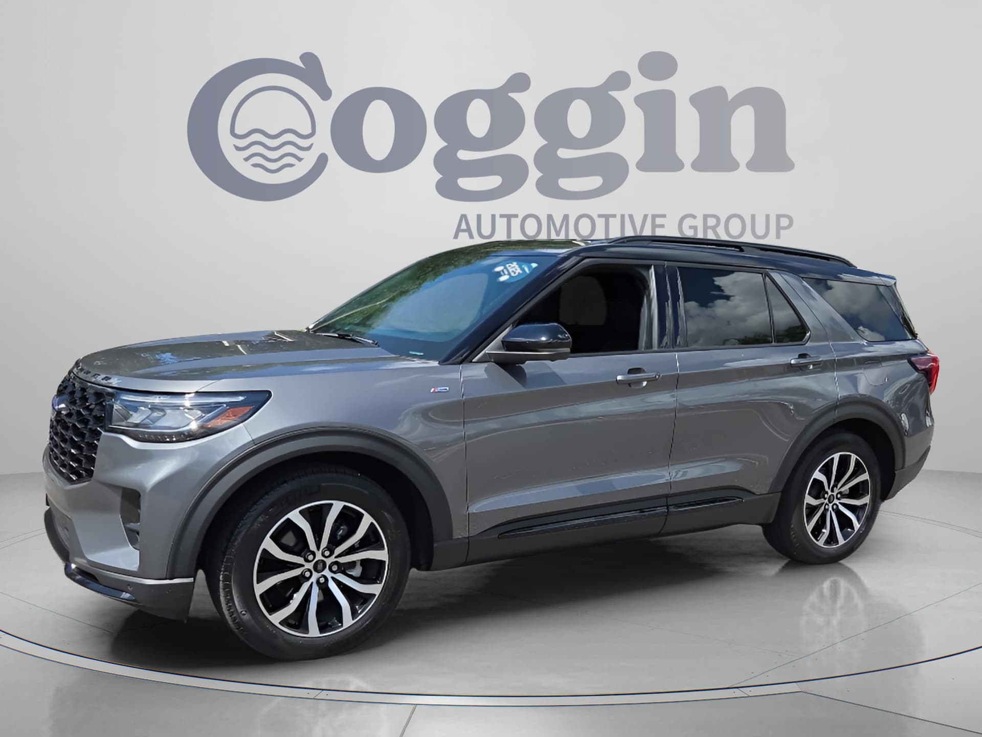 2025 Ford Explorer ST-Line — photo 1 of 34