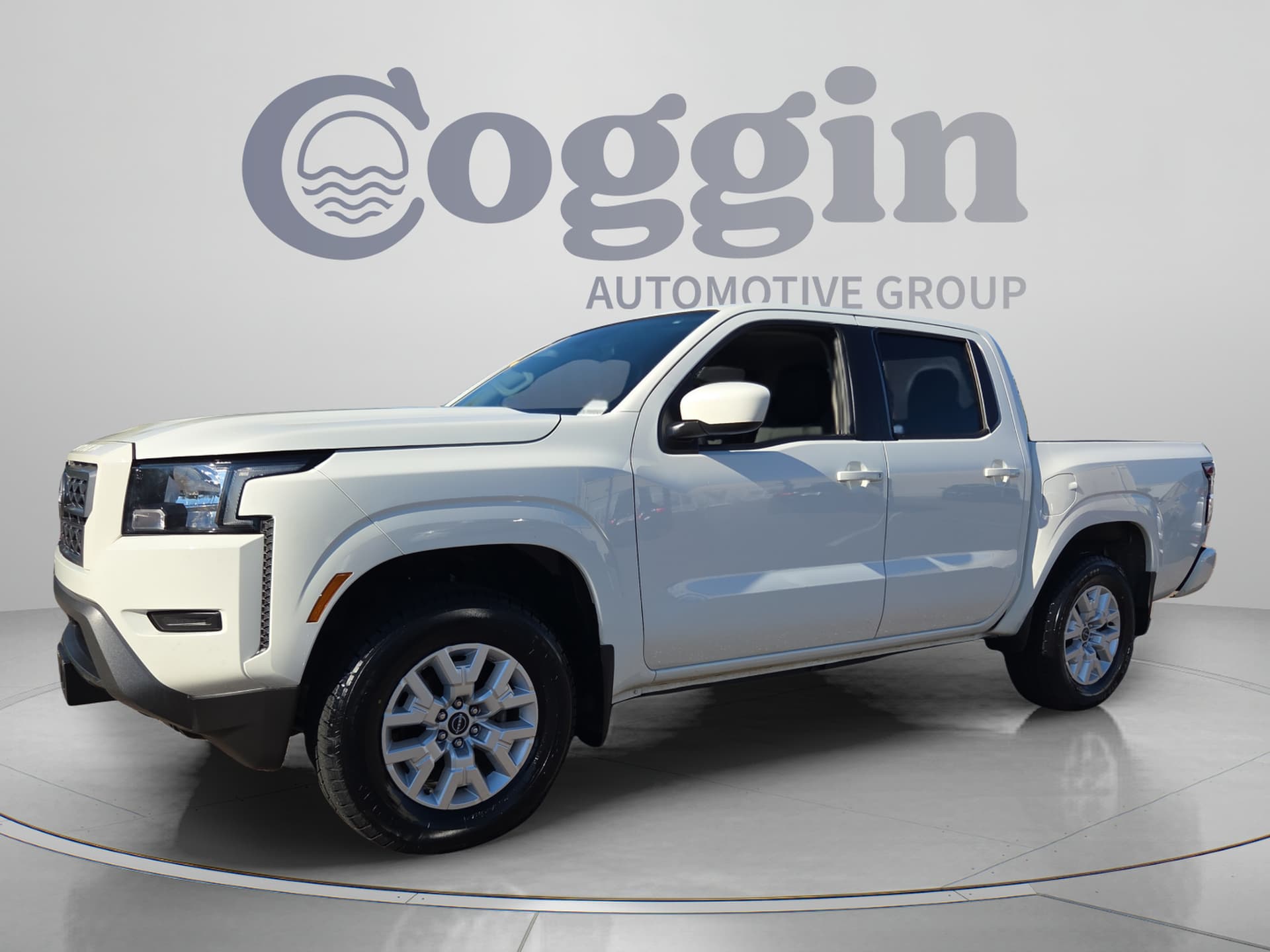 2022 Nissan Frontier SV — photo 1 of 38
