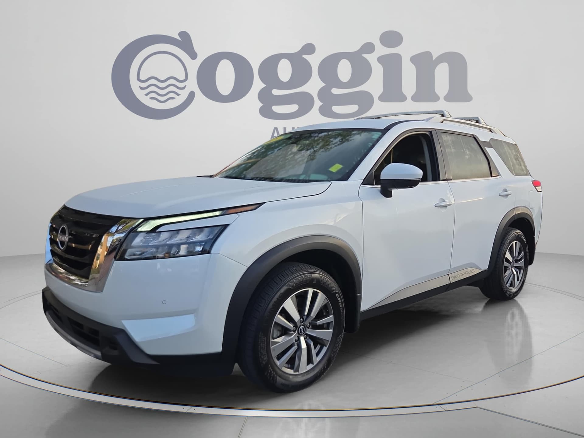 2025 Nissan Pathfinder SL — photo 1 of 34