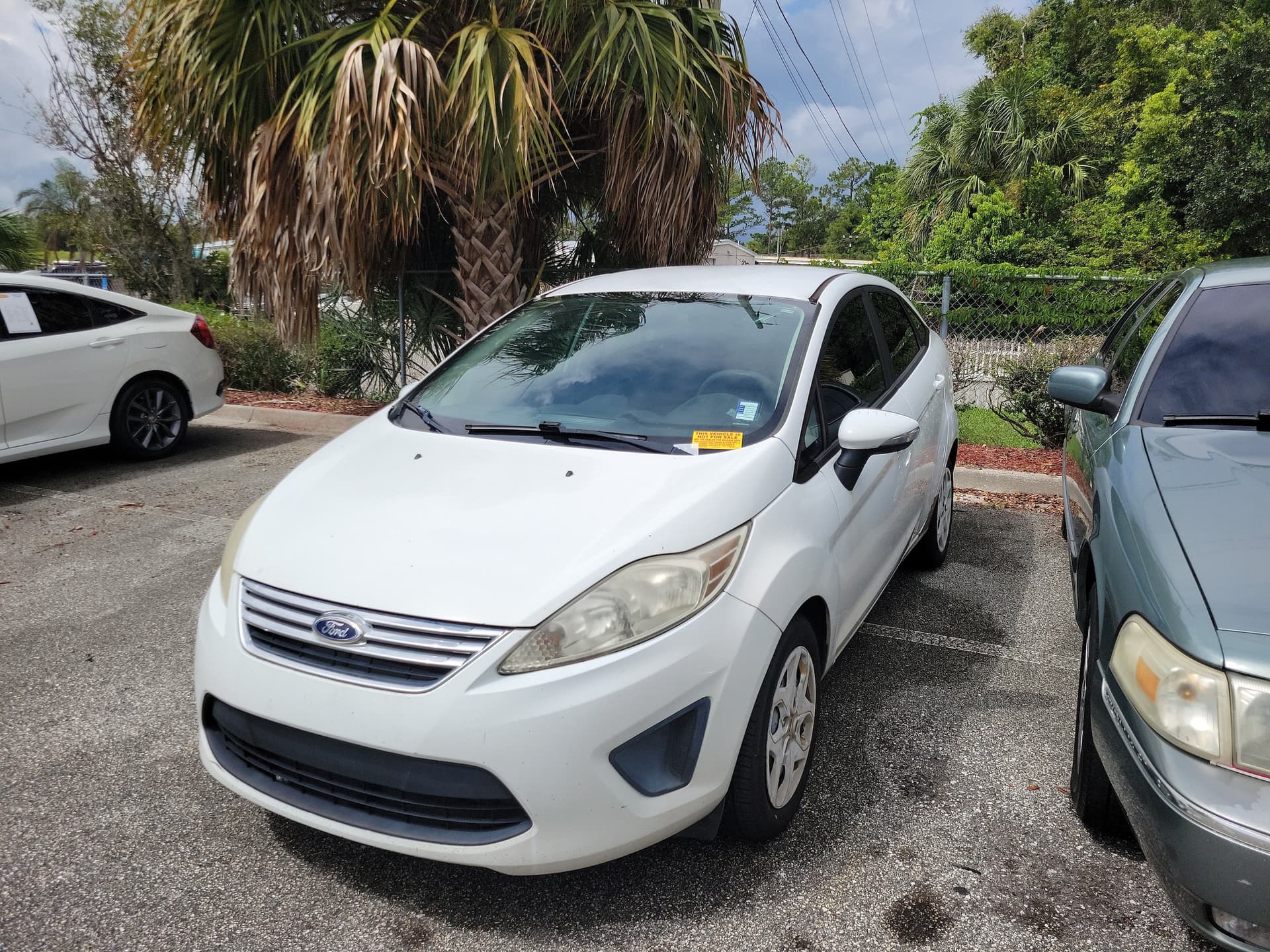 2013 Ford Fiesta SE — photo 1 of 31