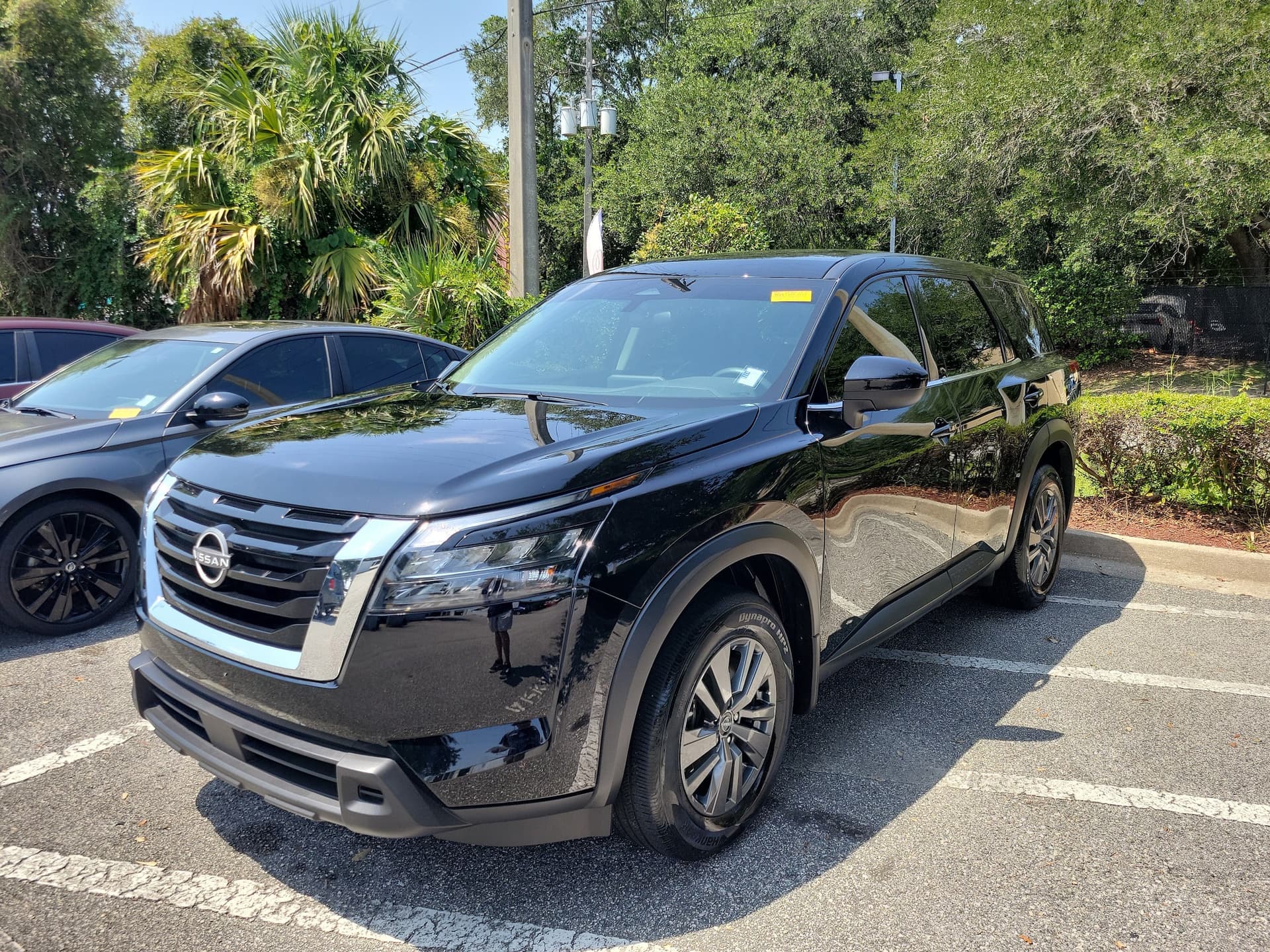 2025 Nissan Pathfinder S — photo 1 of 31