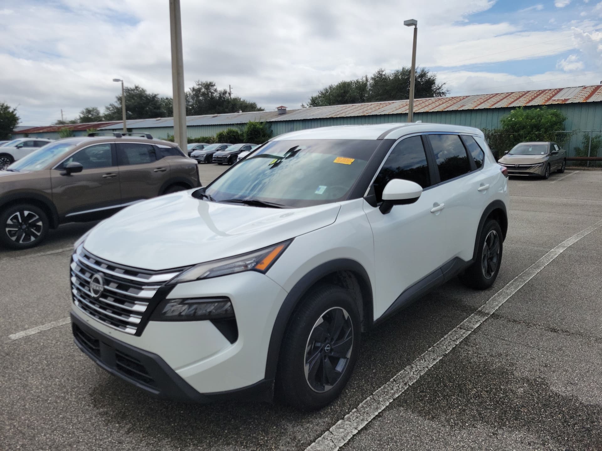 2024 Nissan Rogue SV — photo 1 of 31