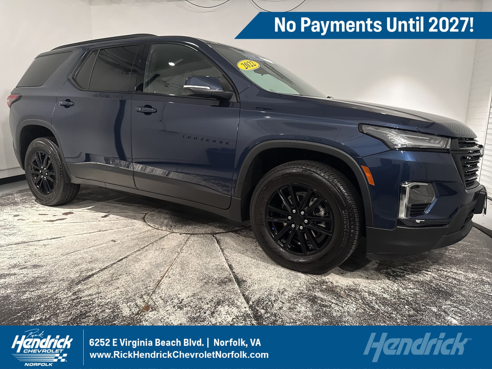 2022 Chevrolet Traverse LT Cloth — photo 1 of 37