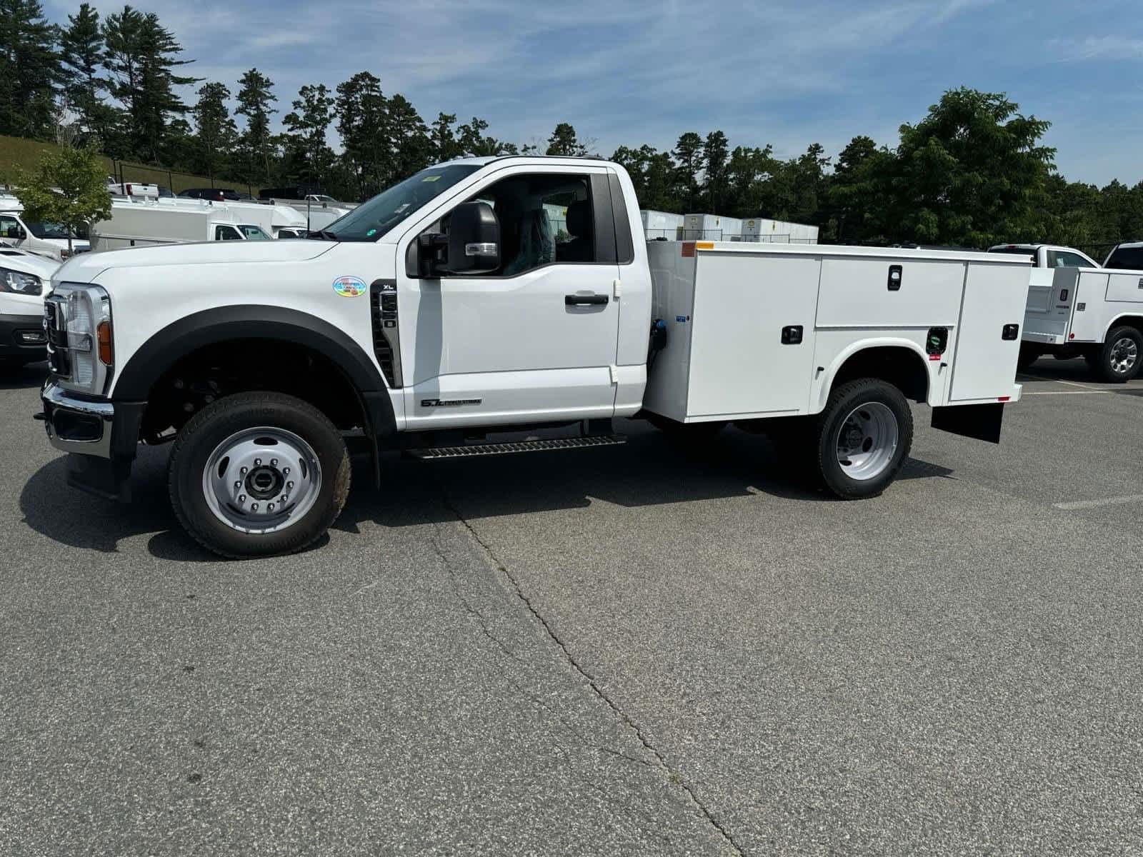 Foto de 2024 Ford F-450 UTILITY BODY Super Duty