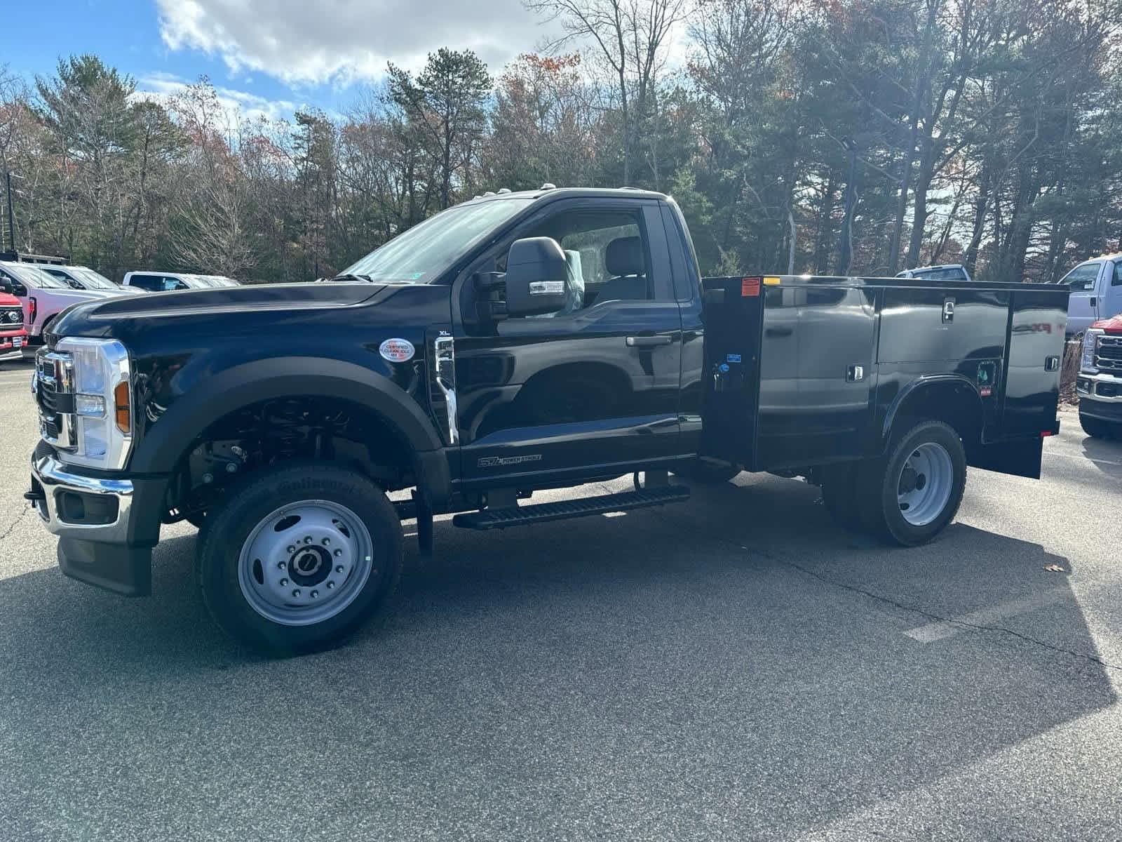 Foto de 2024 Ford F-450 UTILITY BODY Super Duty