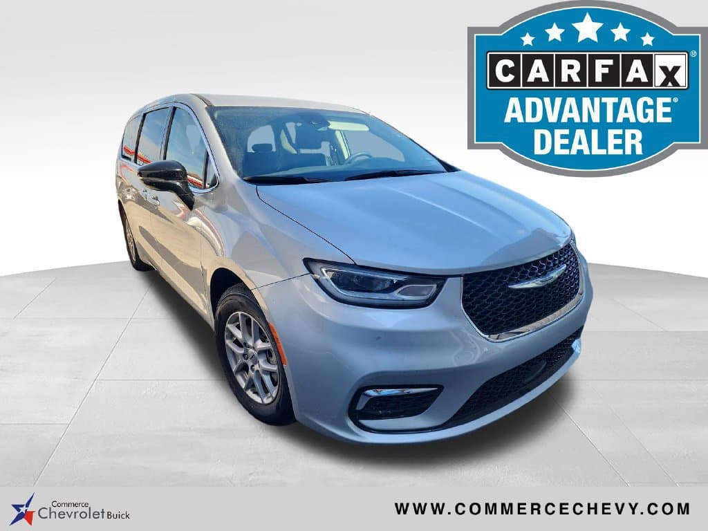 2024 Chrysler Pacifica Touring L — photo 1 of 5