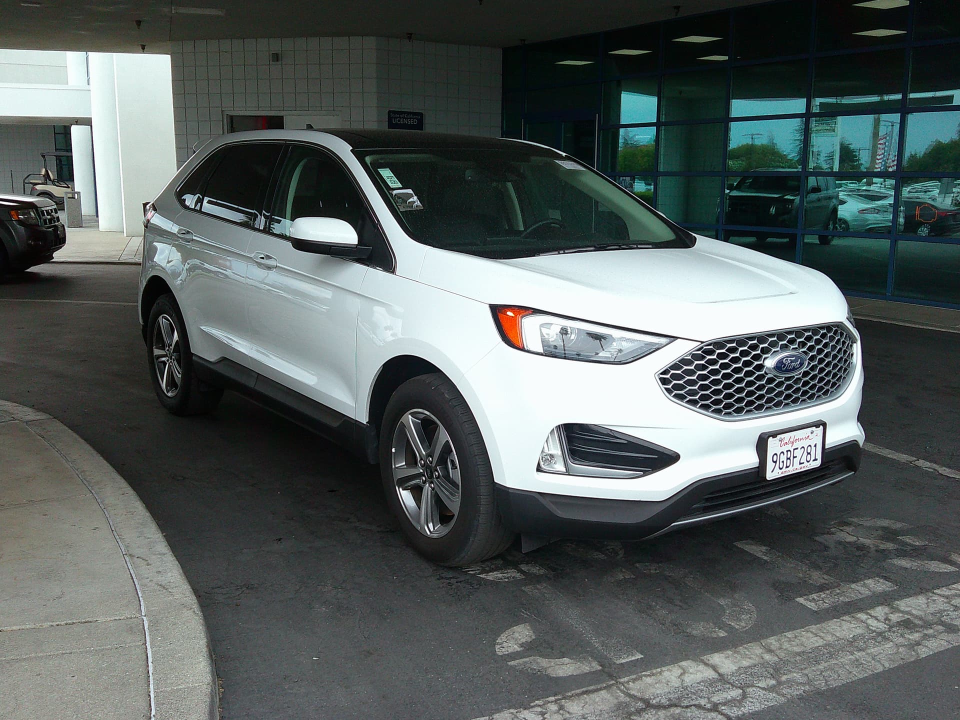 2023 Ford Edge Base — photo 1 of 3
