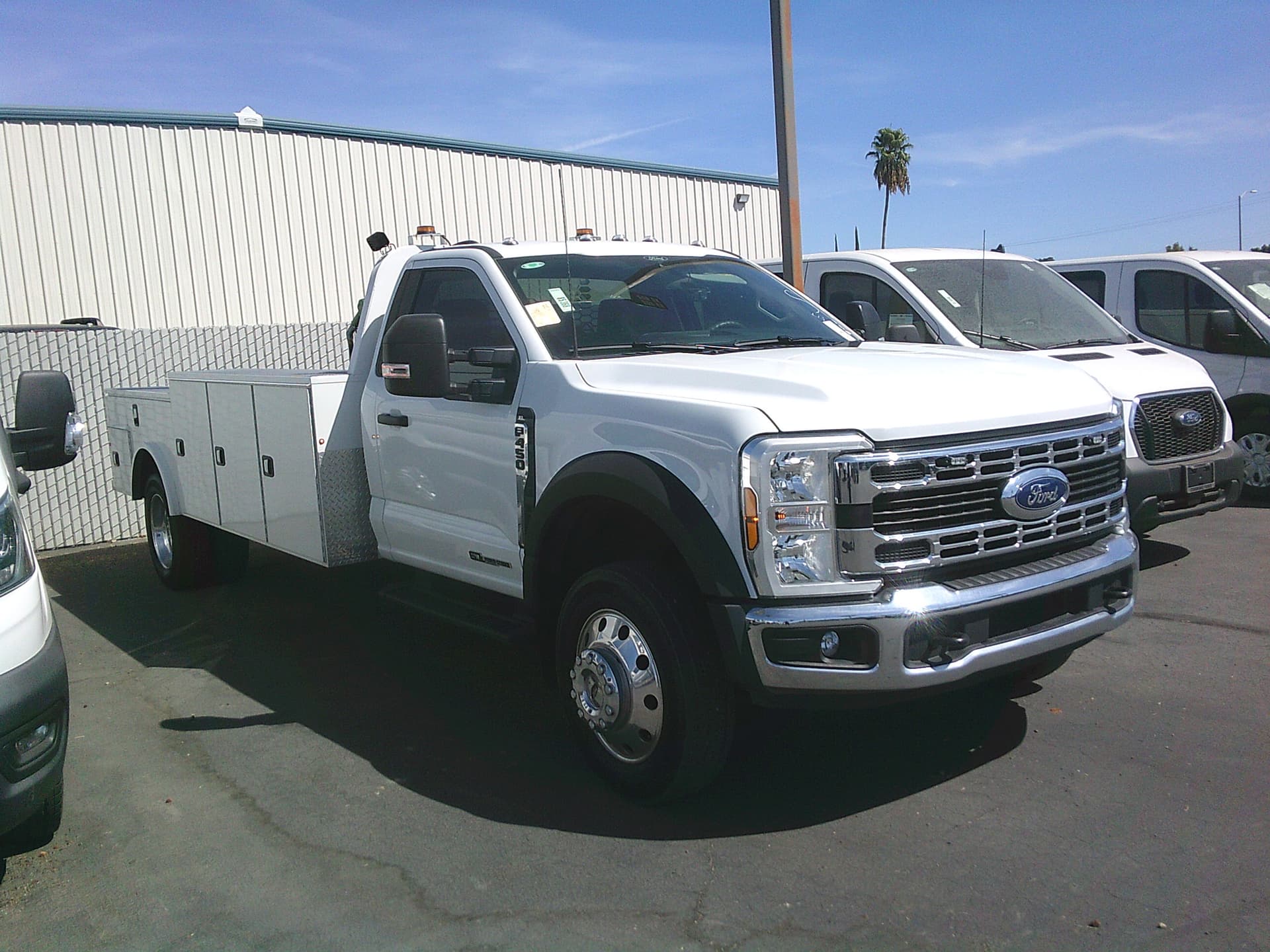 2025 Ford Super Duty F-450 DRW XL — photo 1 of 3