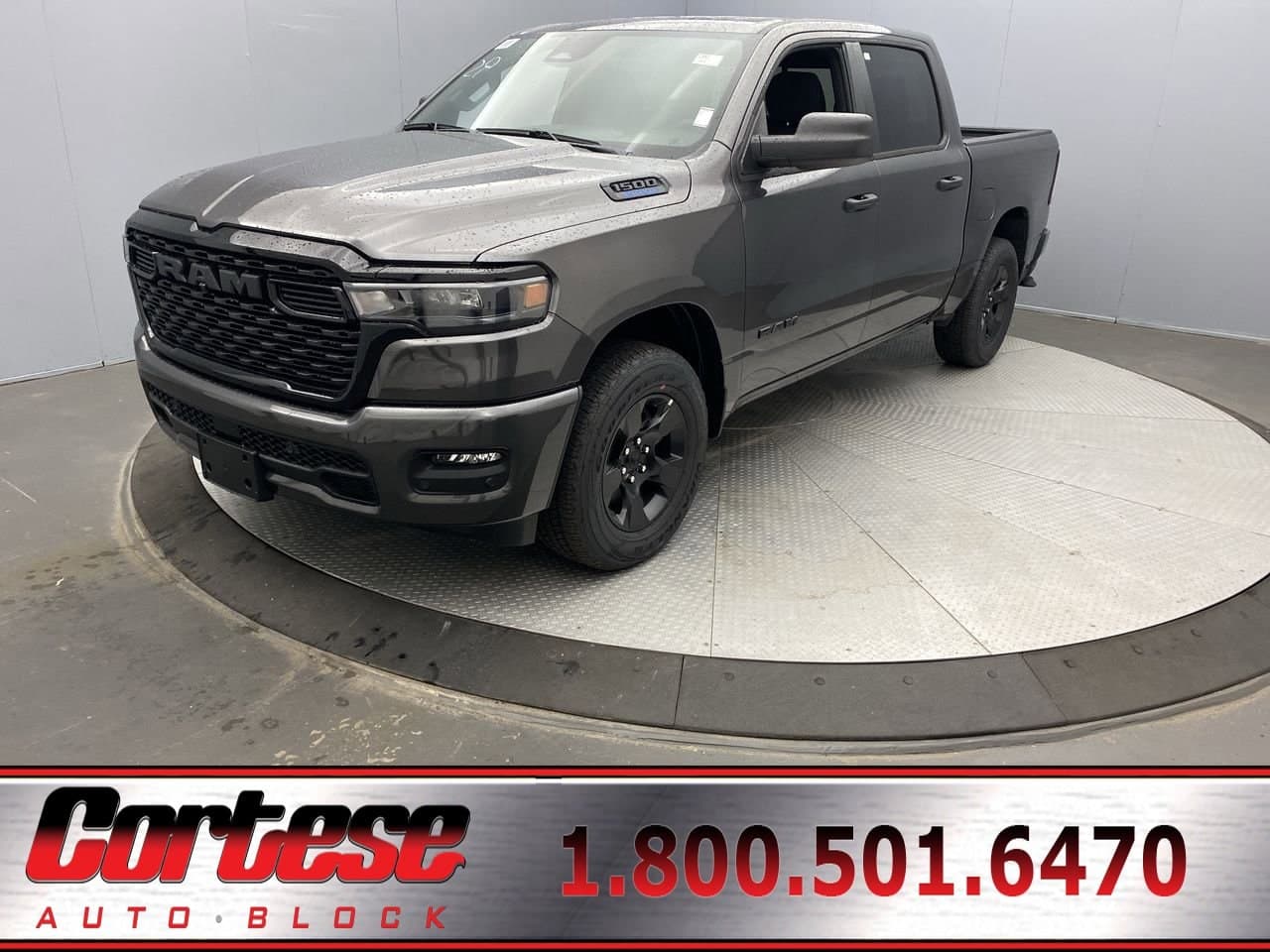 Foto de 2025 RAM 1500 TRADESMAN CREW CAB 4X4 5'7 BOX