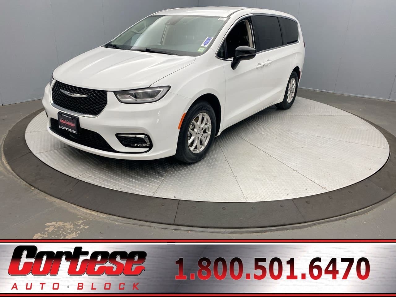2024 Chrysler Pacifica Touring L — photo 1 of 25