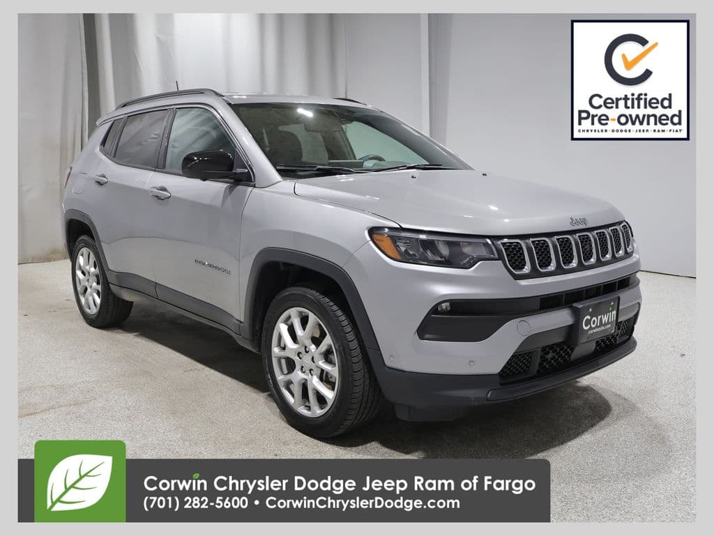 2023 Jeep Compass Latitude Lux — photo 1 of 42