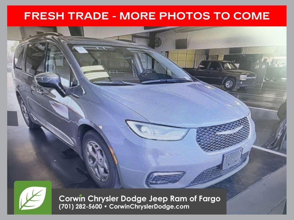 2023 Chrysler Pacifica Limited — photo 1 of 12