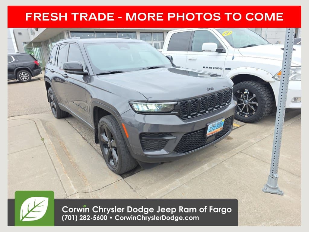 2024 Jeep Grand Cherokee Laredo — photo 1 of 13